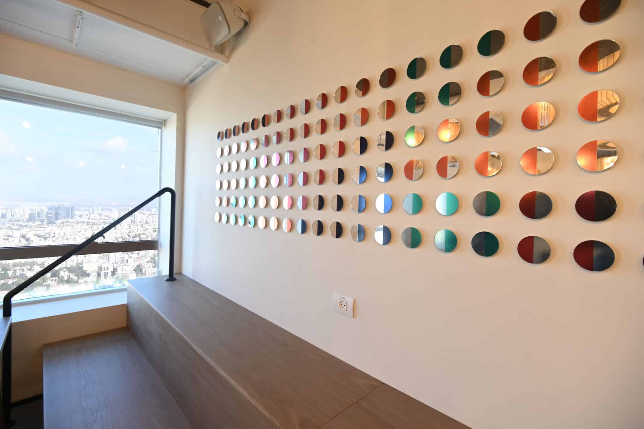 3D disc wall element in a stairwell