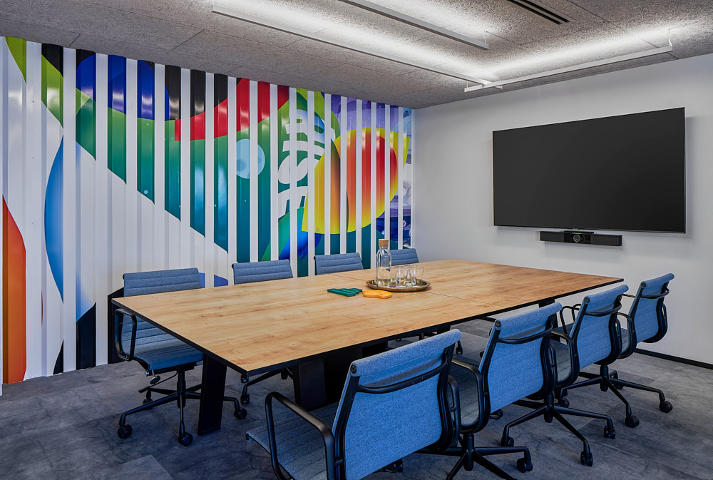 Meeting room with a colourful printed slat wall element