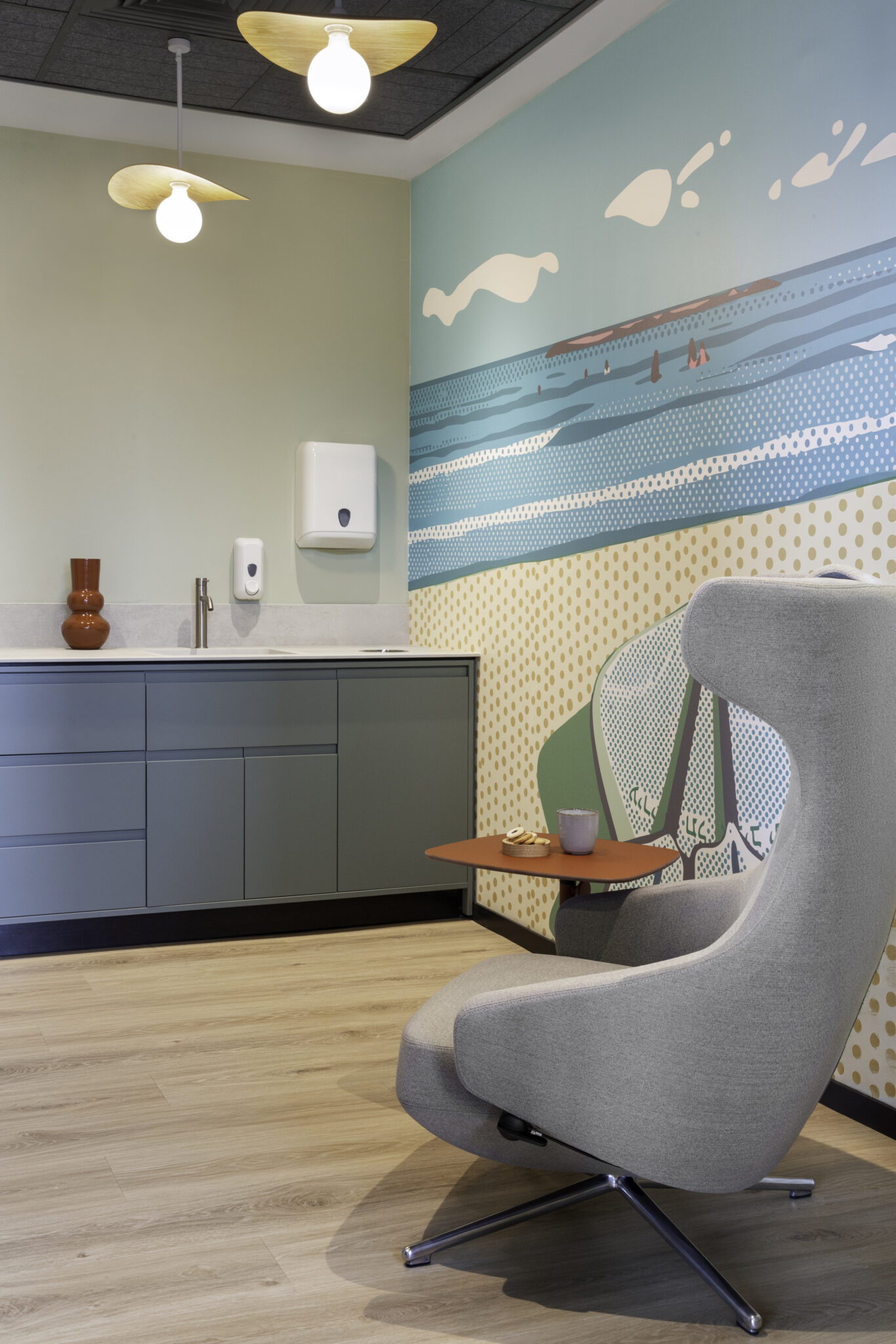 Kitchenette with armchair and a beach illustration wall mural